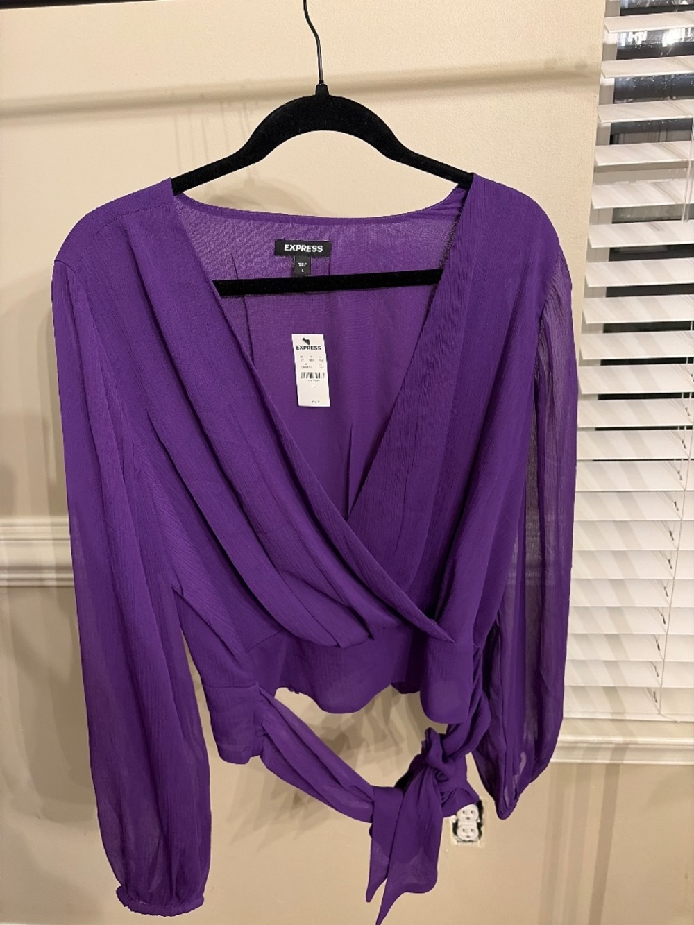 NWT V Neck Express Blouse